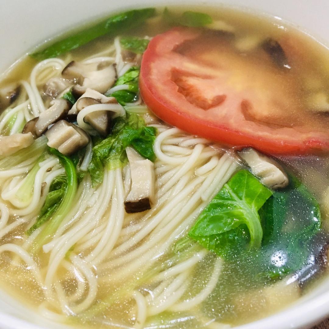 菌汤面条 看得见的香菇 尝得到的鲜美 这才是真正的菌汤