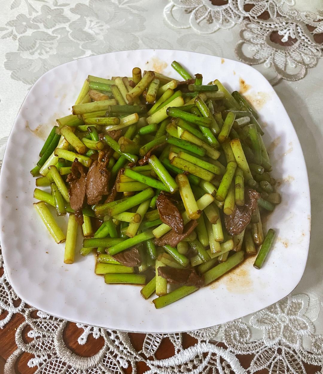 酱炒蒜苔肉片