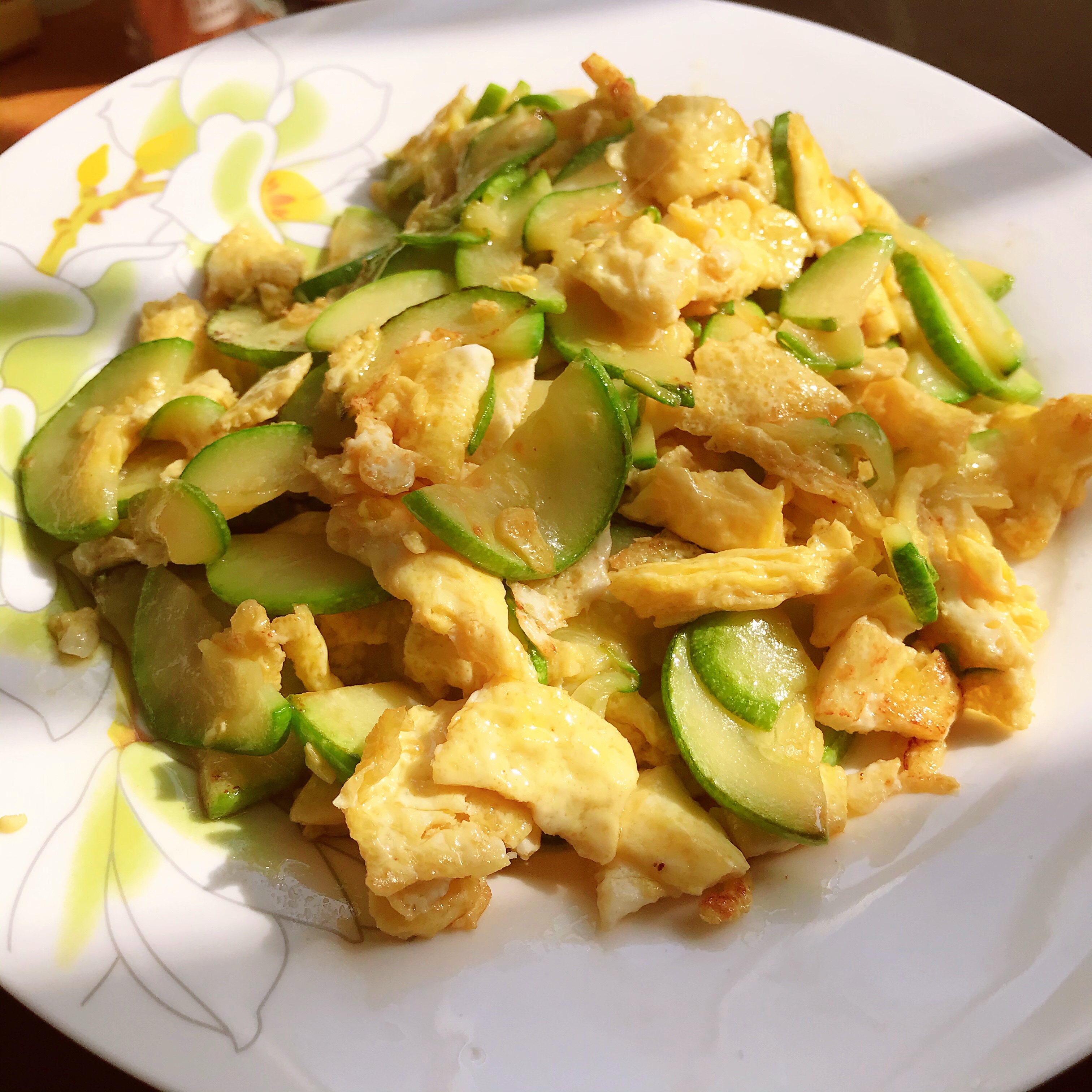 西葫芦炒鸡蛋健康美味厨房小白也会做的快手菜的做法