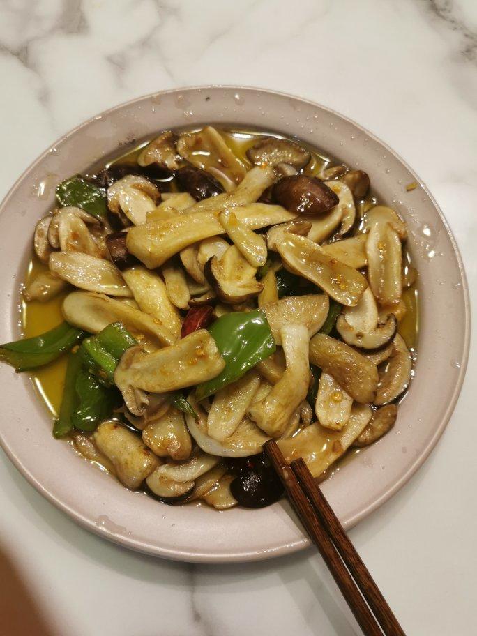 家常清炒赤松茸
