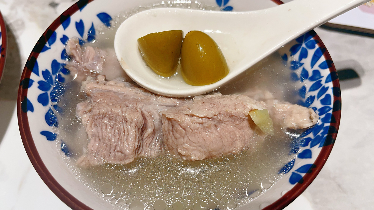 青橄榄排骨汤的做法