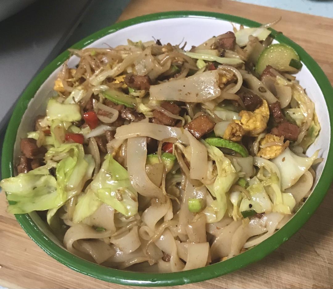 路边摊的炒河粉