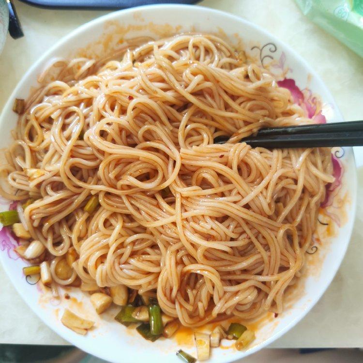 姥姥的爽口凉面！（干拌挂面）