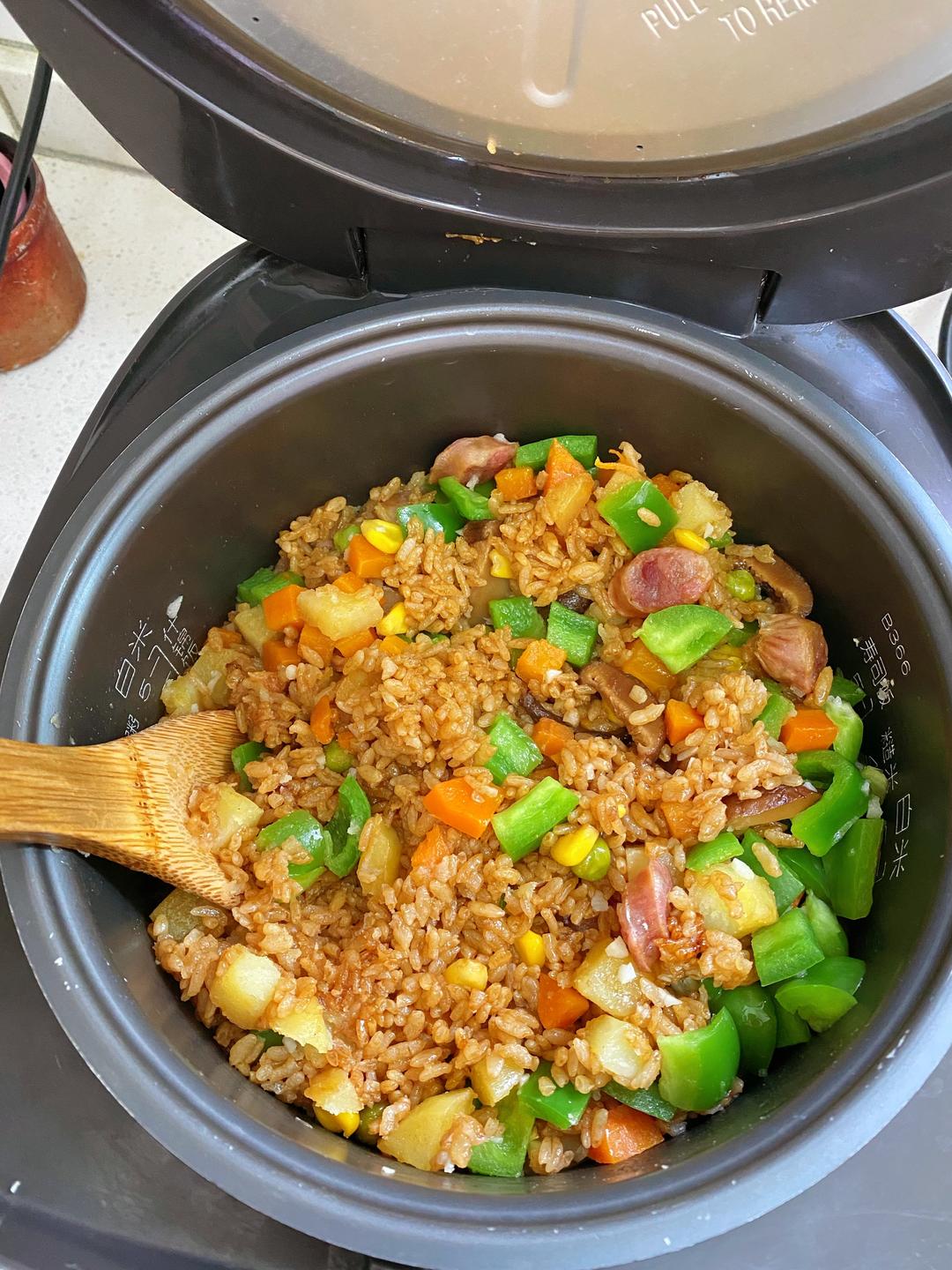 一次成功✅懒人必学的一道电饭煲焖饭 —— 土豆腊肠焖饭🥔的做法
