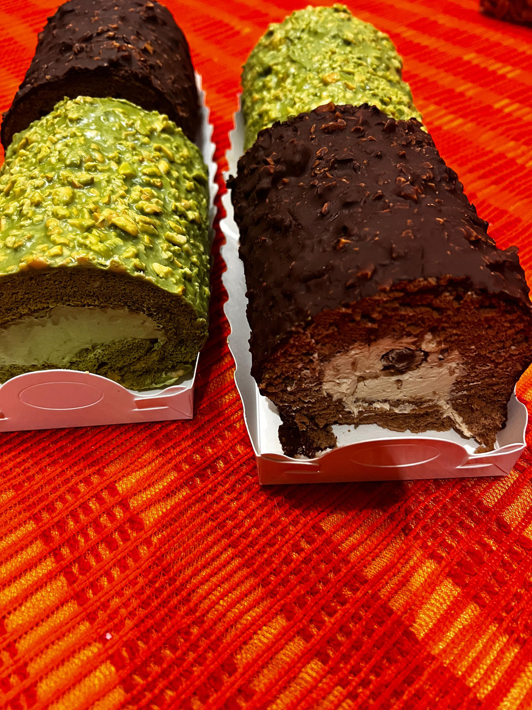 「黑巧脆皮咖啡奶油梦龙卷」