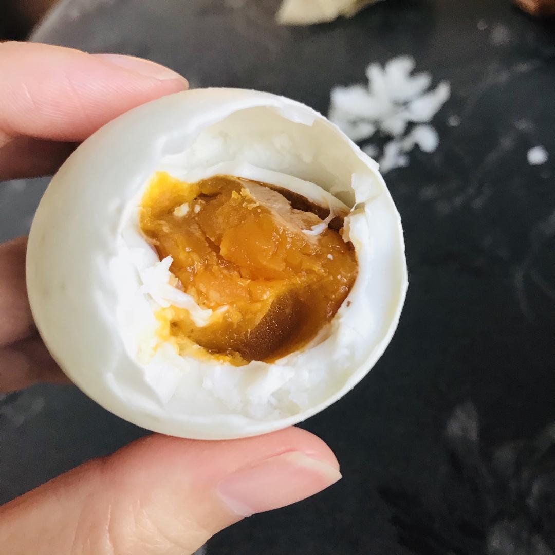100%出油，原来流油的咸鸭蛋是这样做的——自制咸鸭蛋（多动图，孔瑶的食谱）