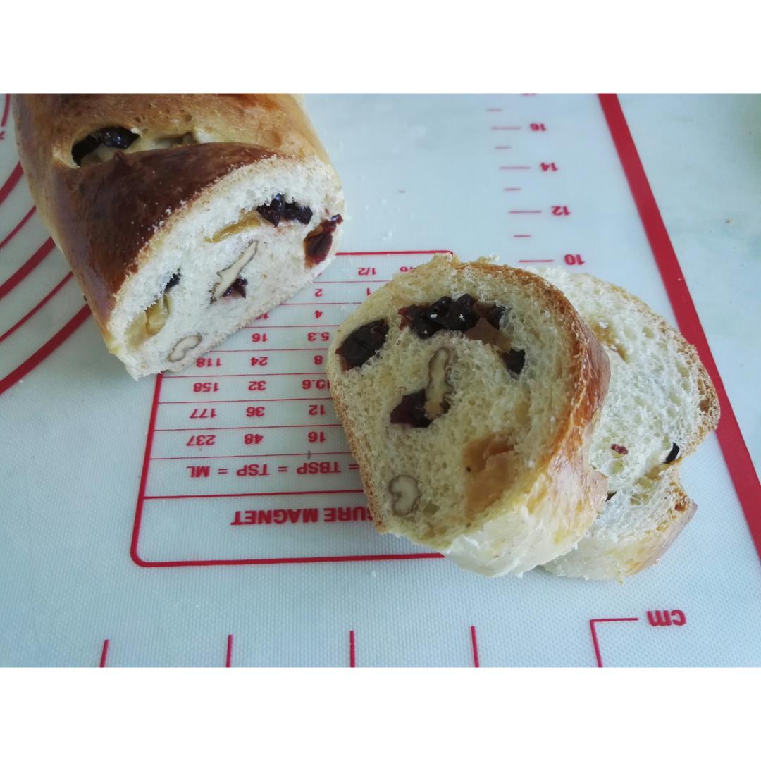 风靡代购店的新疆果仁大列巴