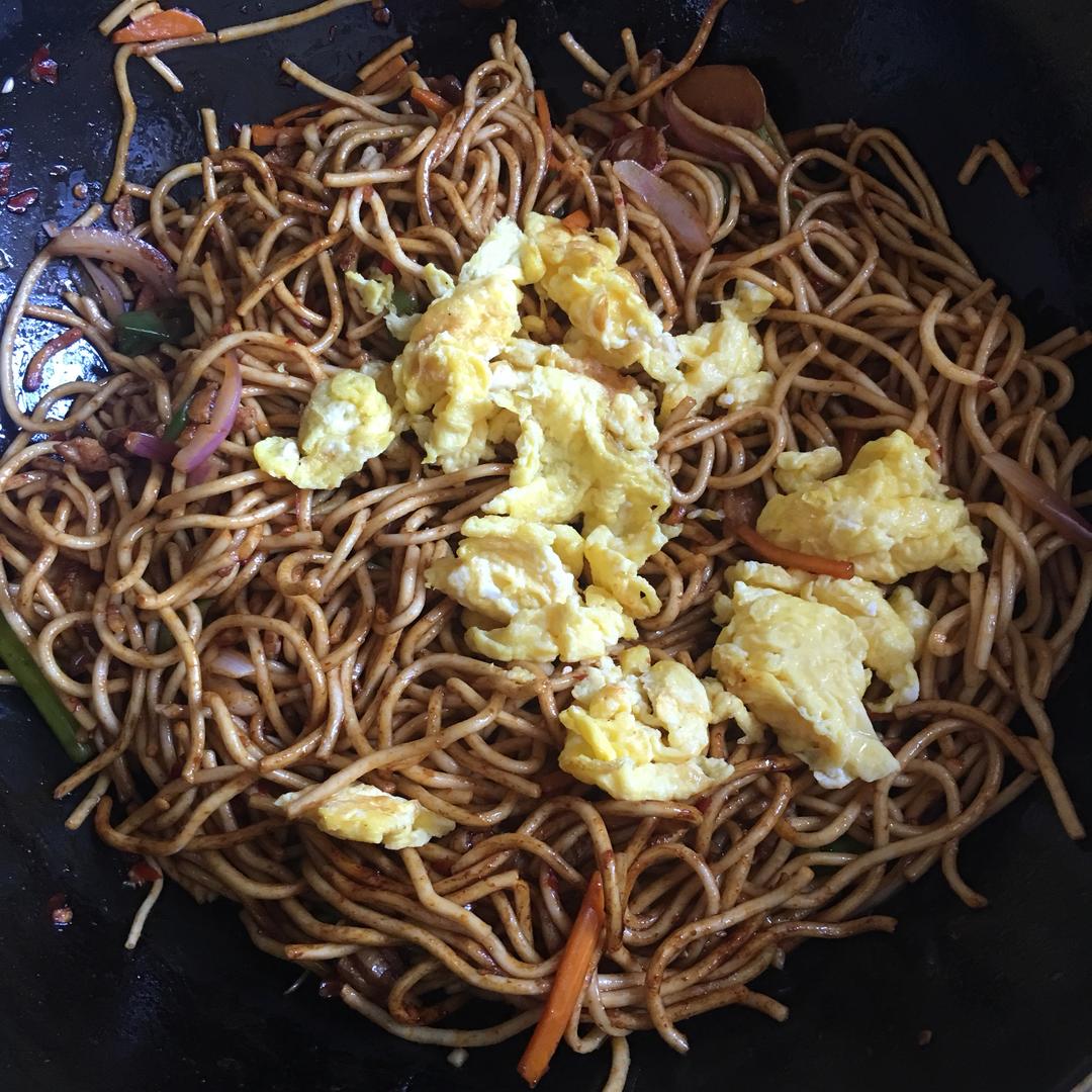 肉丝鸡蛋等等随便炒面的做法 步骤11