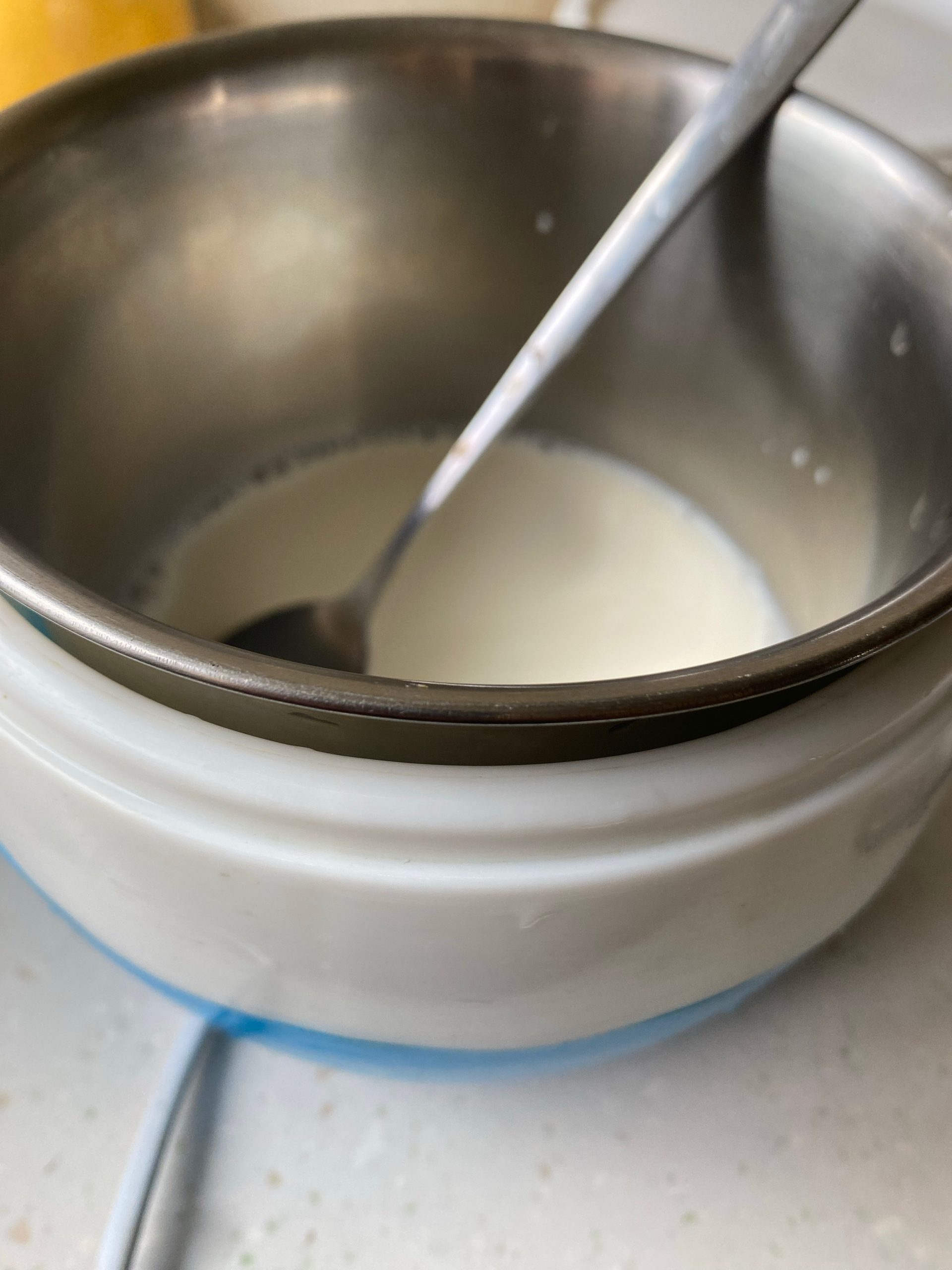自制浓稠酸奶的做法 步骤3