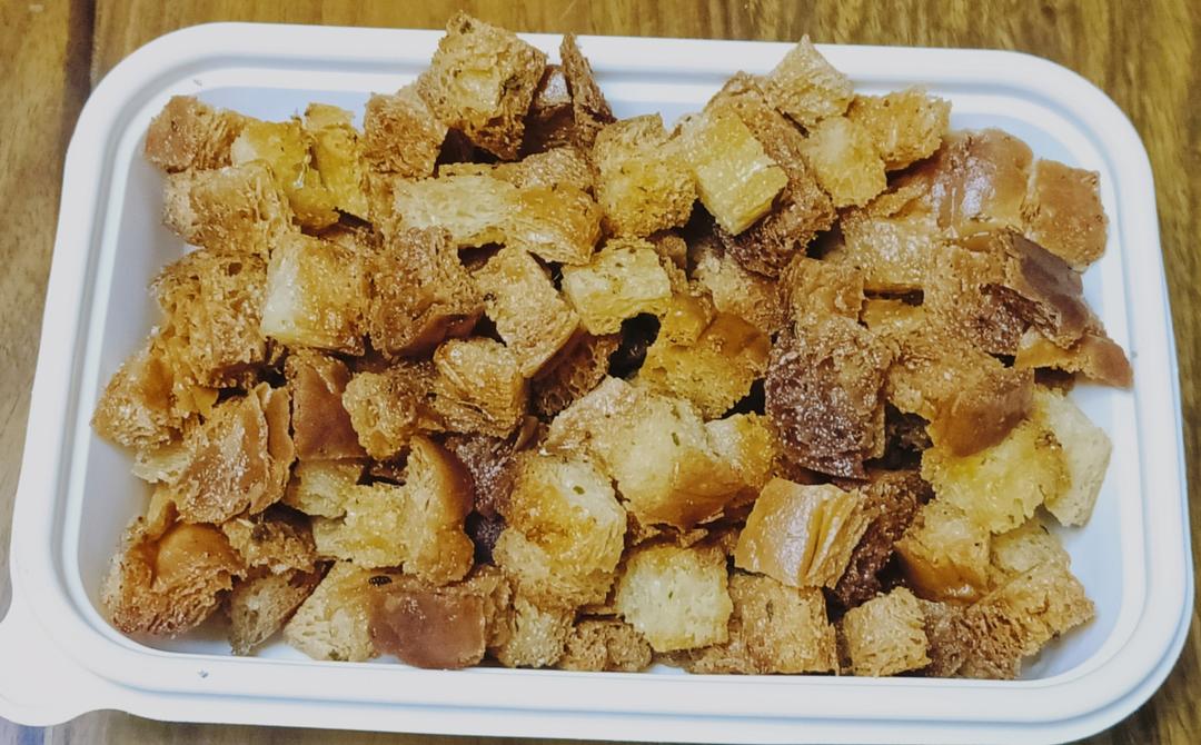 橄榄油蒜香面包丁