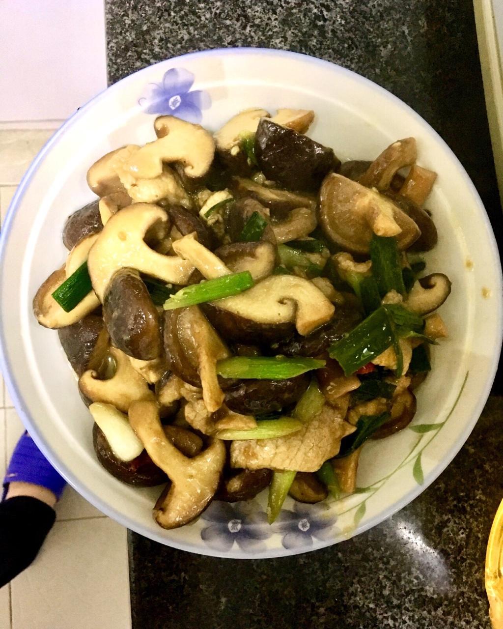 家常香菇炒肉