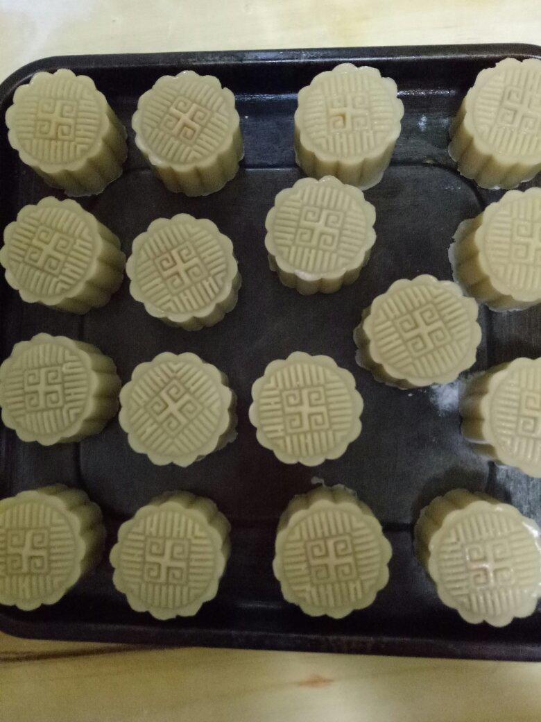 手机用户2196_mc4i做的广式莲蓉(豆沙)蛋黄月饼(超详细步骤)