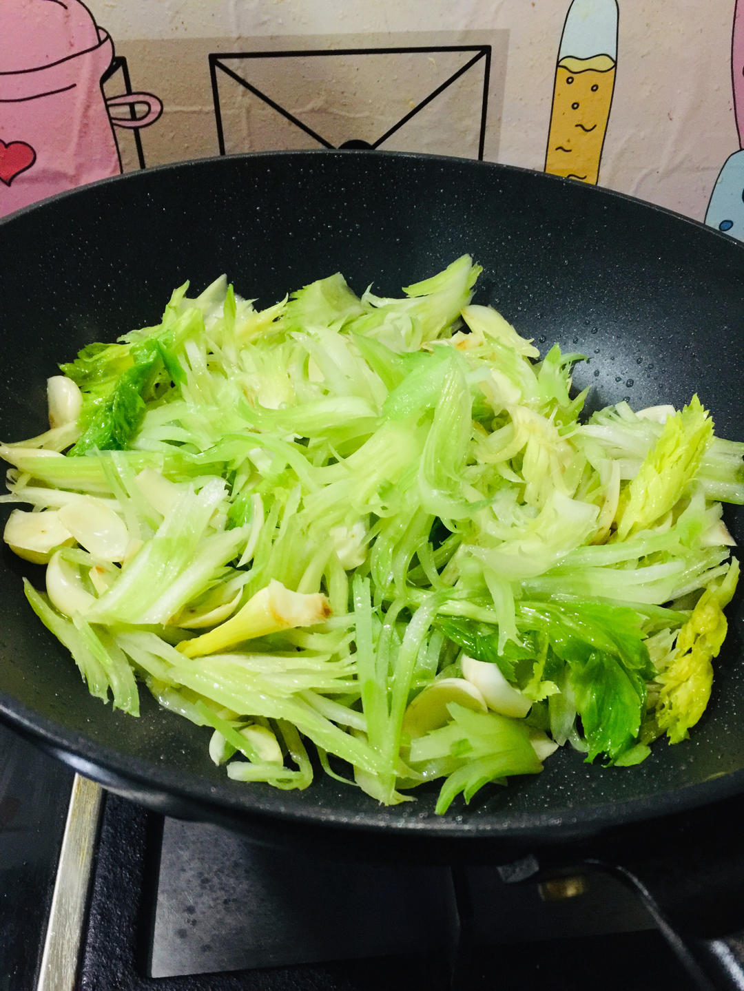 西芹凤尾炒百合～～附凤尾切法