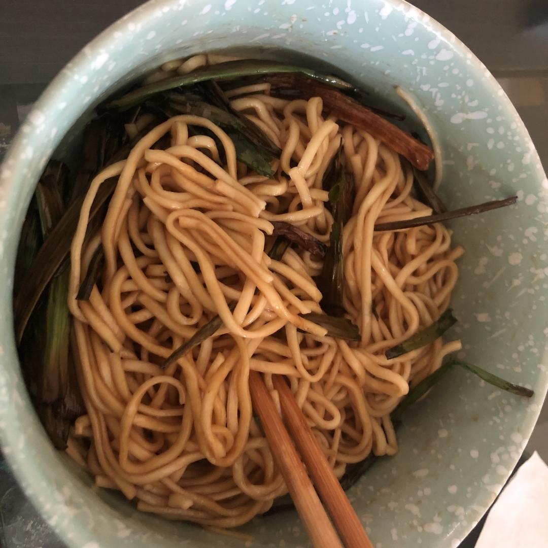 10分钟搞定的一碗葱油拌面