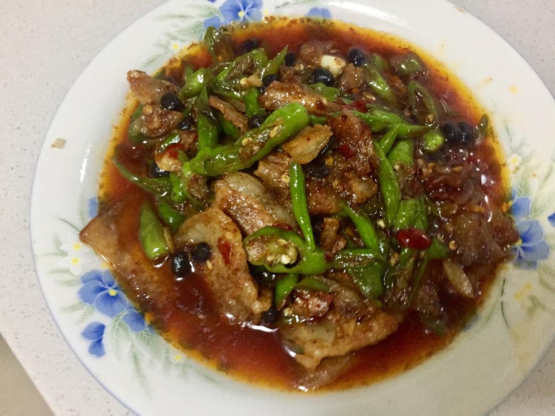 家常青椒干煸五花肉