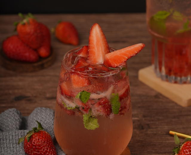 草莓微醺气泡酒