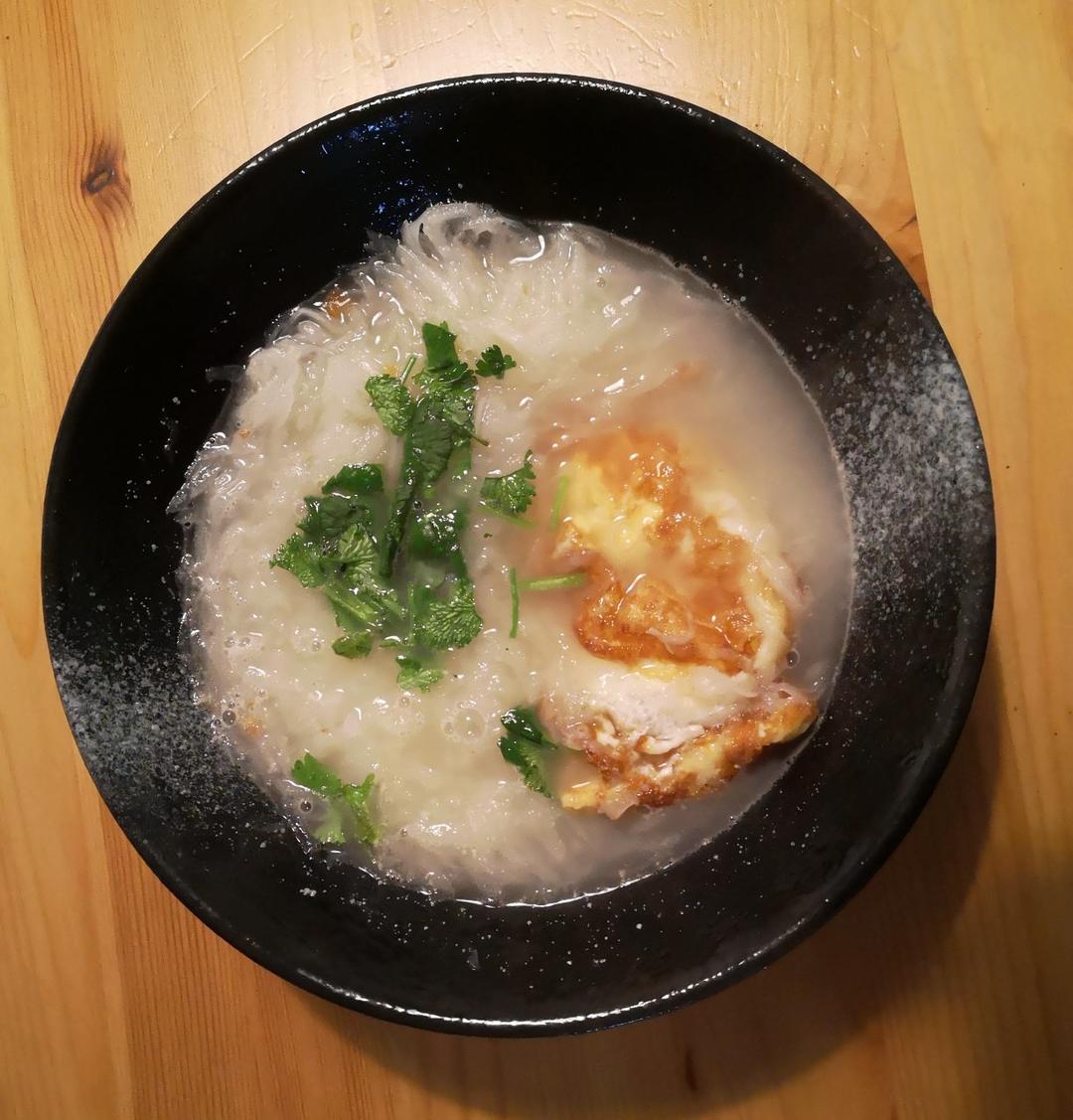 适合宝宝秋天喝的汤·煎蛋白萝卜汤