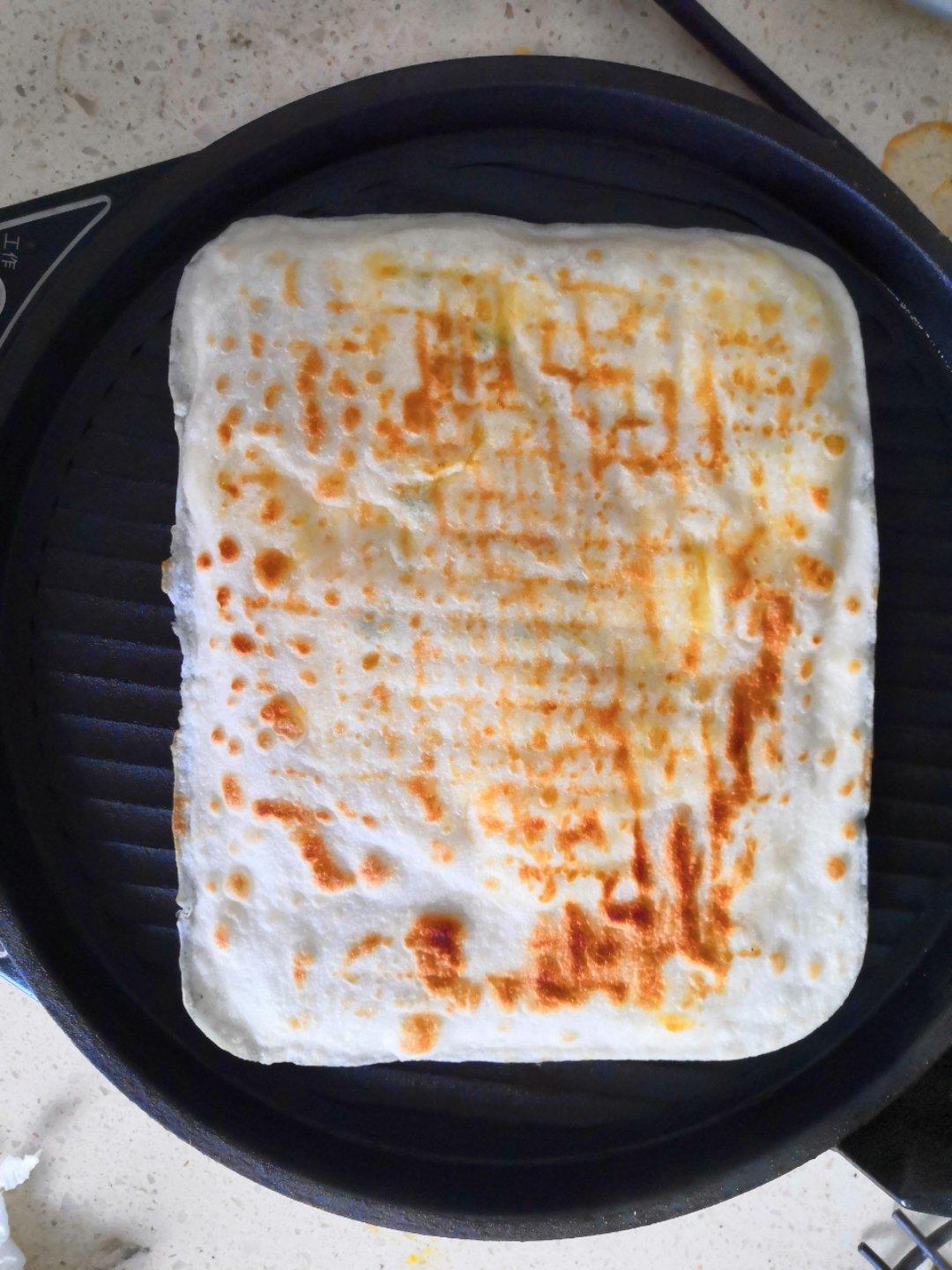 鼓大泡的鸡蛋灌饼