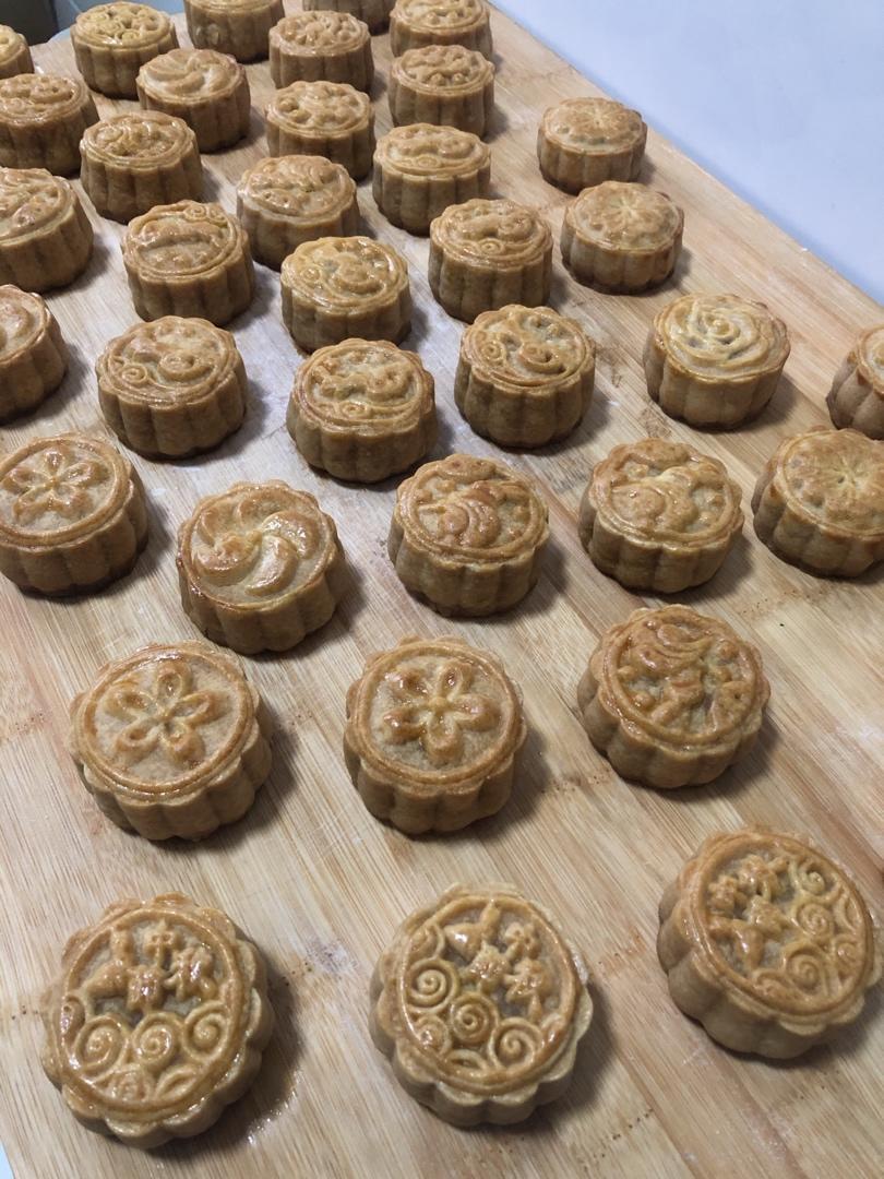 广式月饼—蛋黄莲蓉月饼