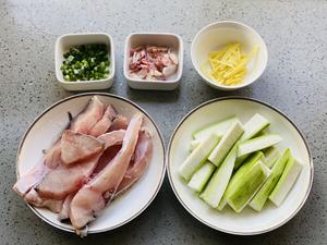 佳节必备菜单/清蒸鱼腩丝瓜盘的做法 步骤1