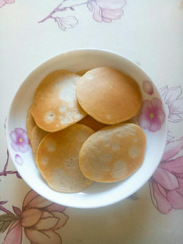 【减脂早餐】无油香蕉松饼（超简单）