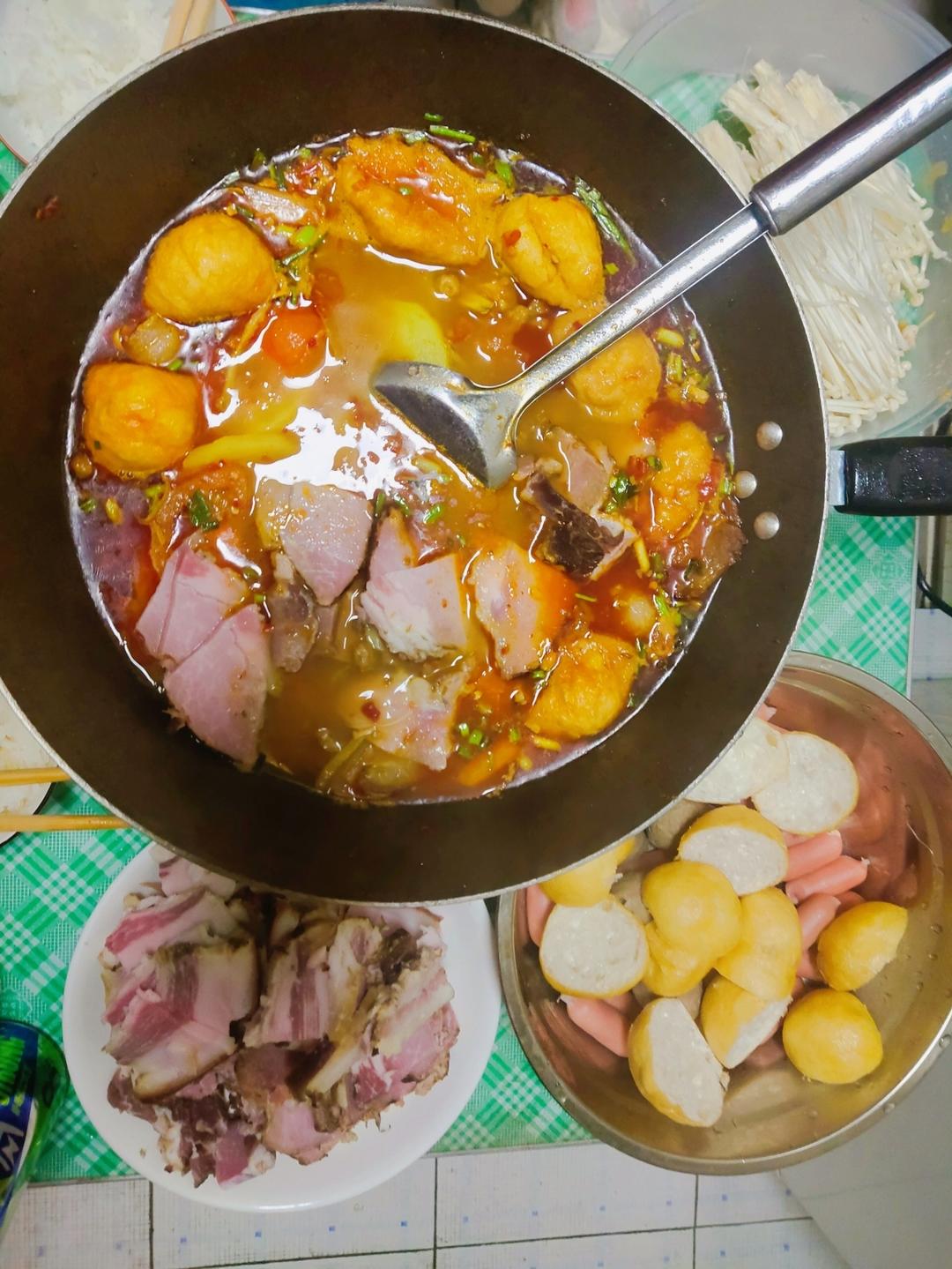 满屋飘香的贵州腊肉豆豉火锅