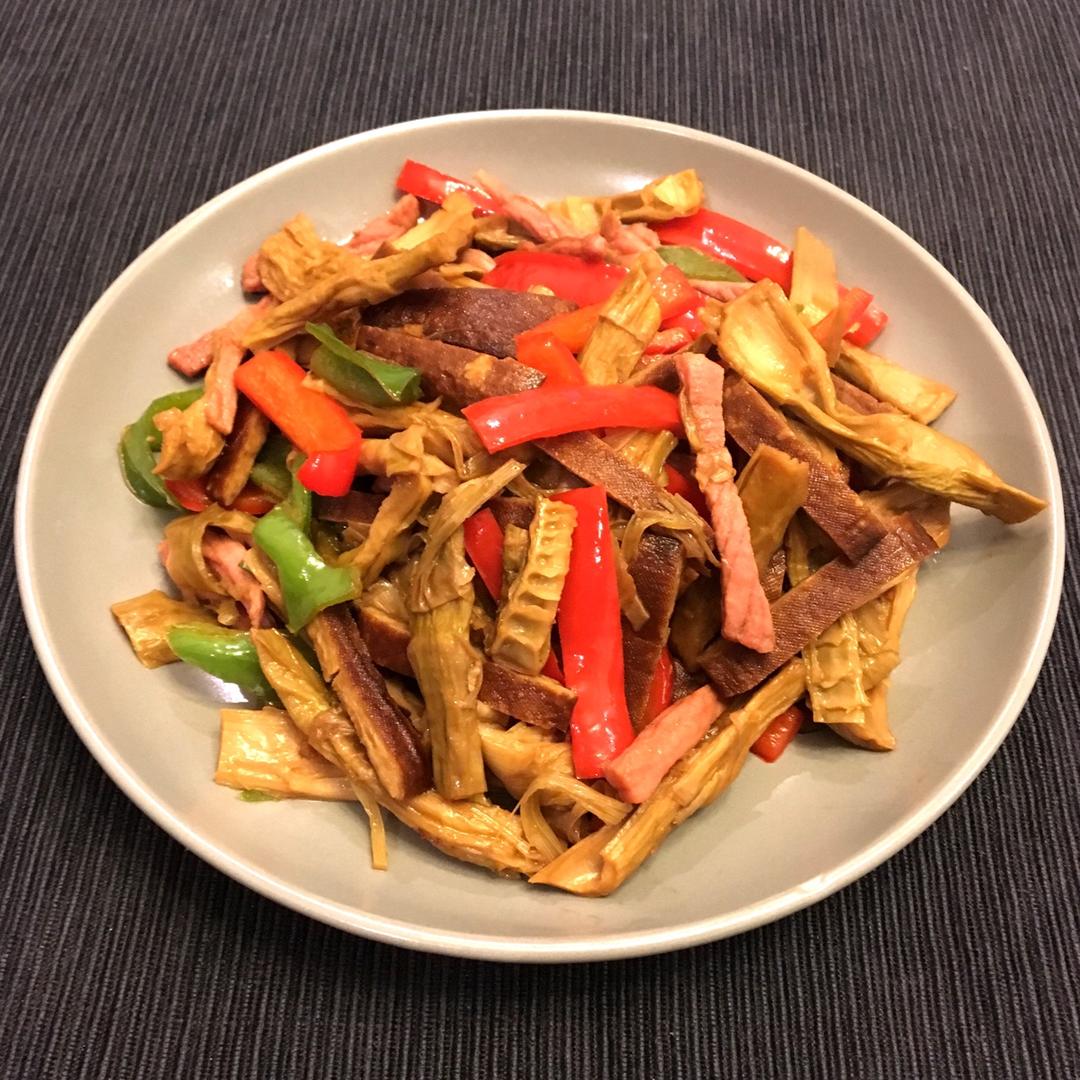 囧泥小包砸做的笋干炒肉