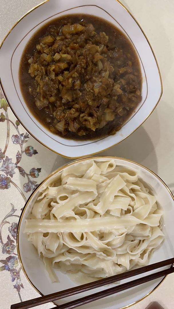 西红柿茄子肉丁打卤面