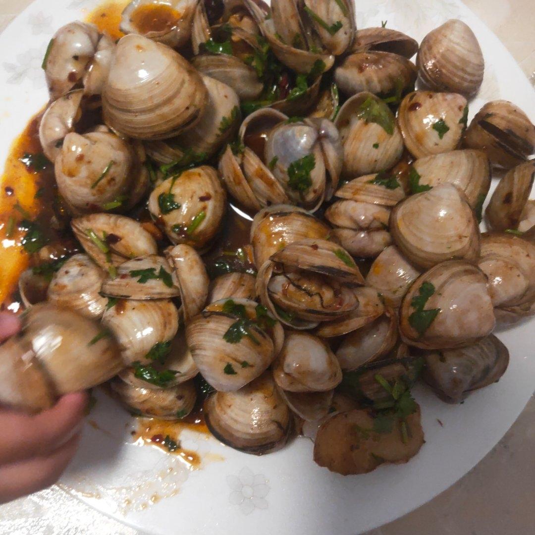 🔥超级简单的辣炒花蛤～味道绝对好吃到舔壳