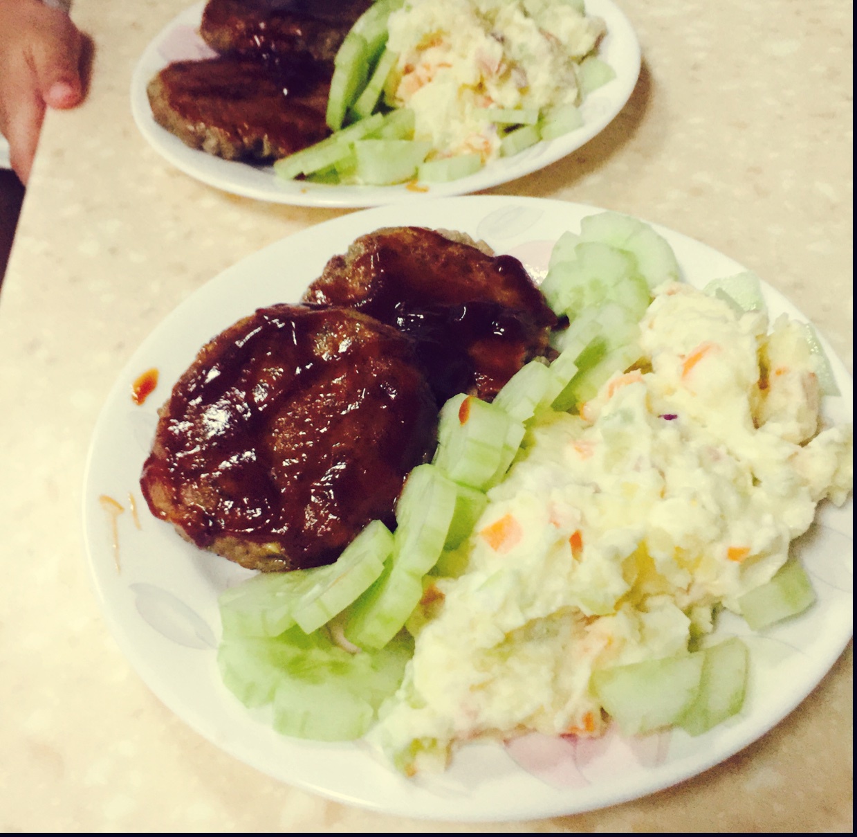 日式肉饼土豆沙拉便当