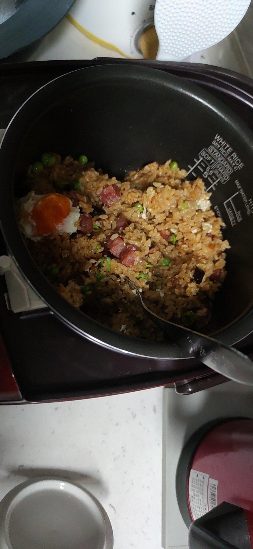 懒人电饭锅香肠焖饭/煲仔饭