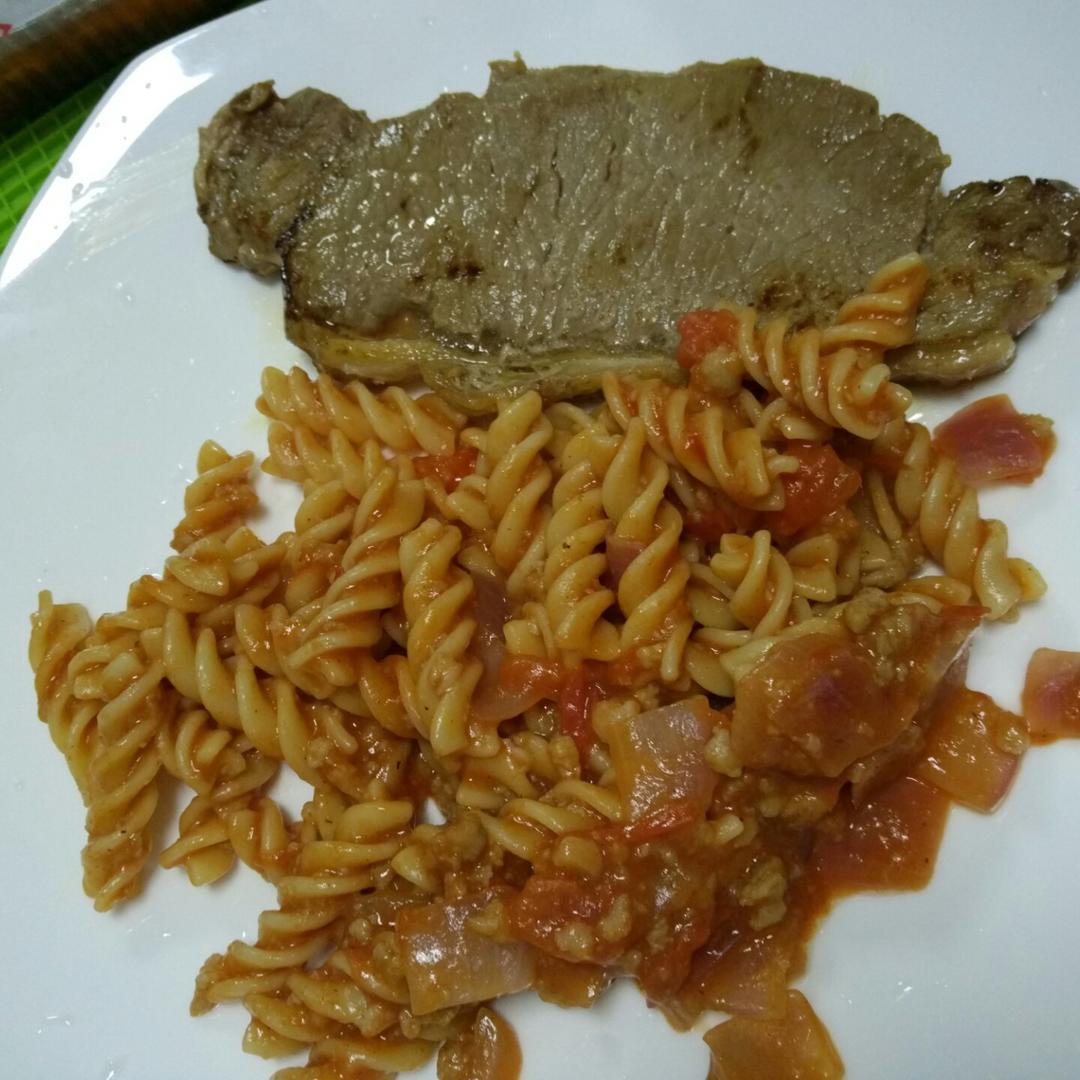 番茄肉酱意大利面