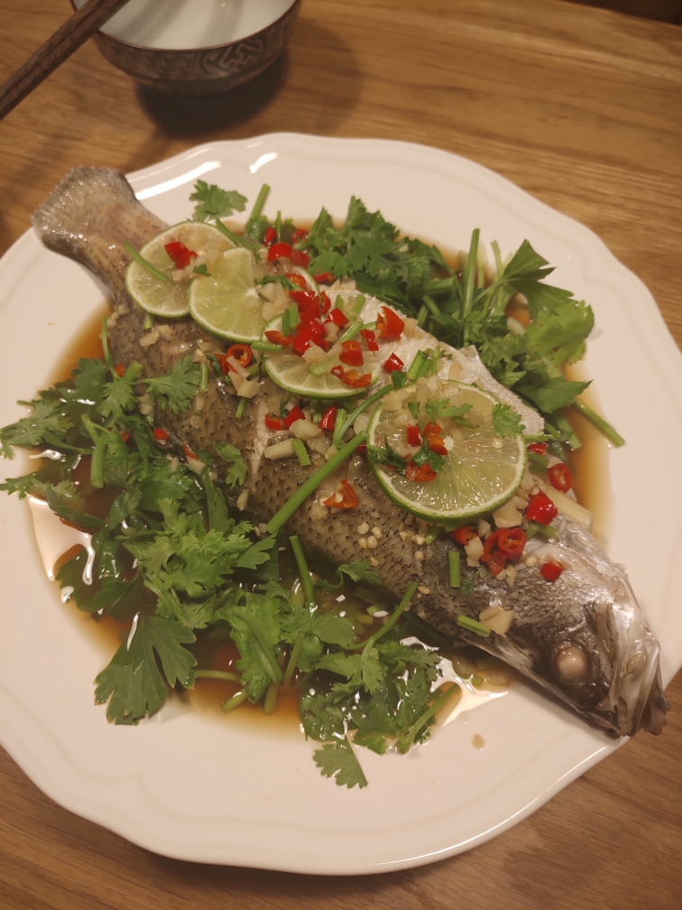 家常大菜泰式青柠蒸鱼的做法