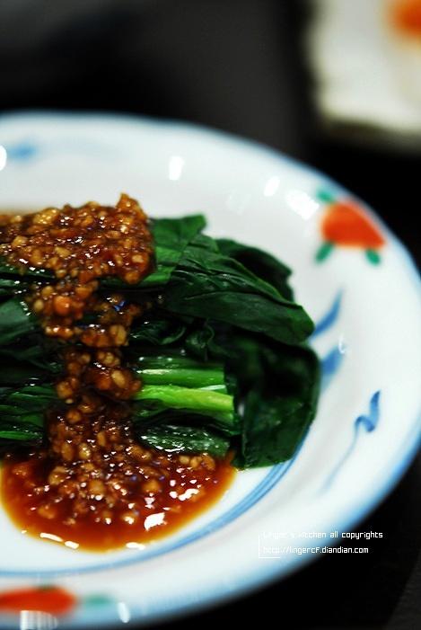 花生碎拌菠菜的做法