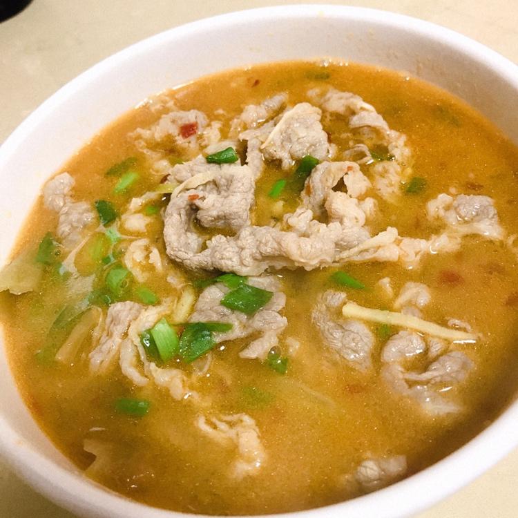 酸汤肥牛金针菇