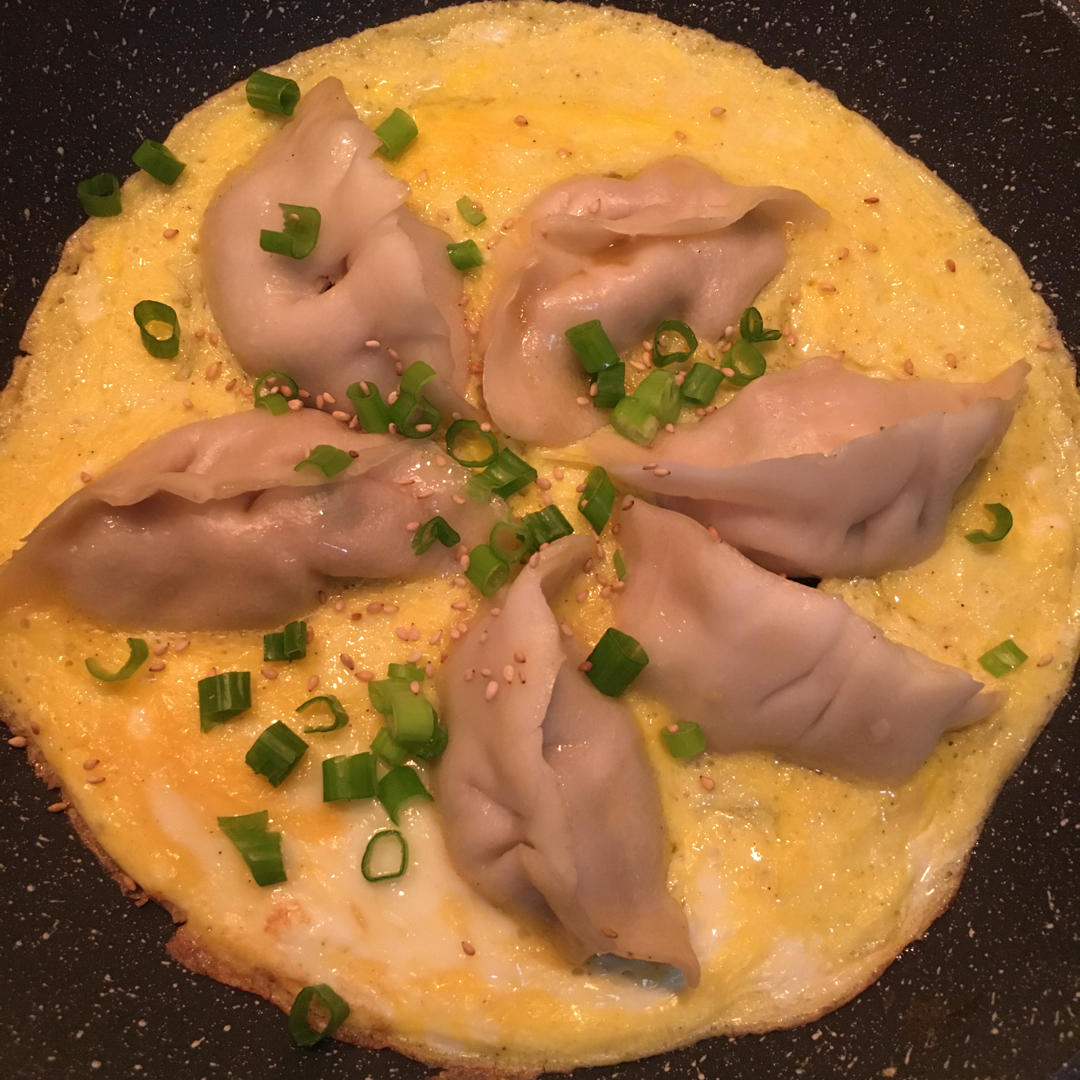 没人碰的剩饺子变身人人爱的黄金蛋饺啦