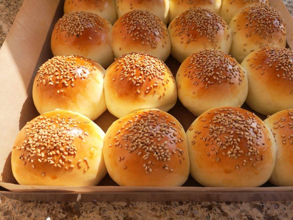 shede舍得做的萌萌芝麻小面包(省时一次发酵法)