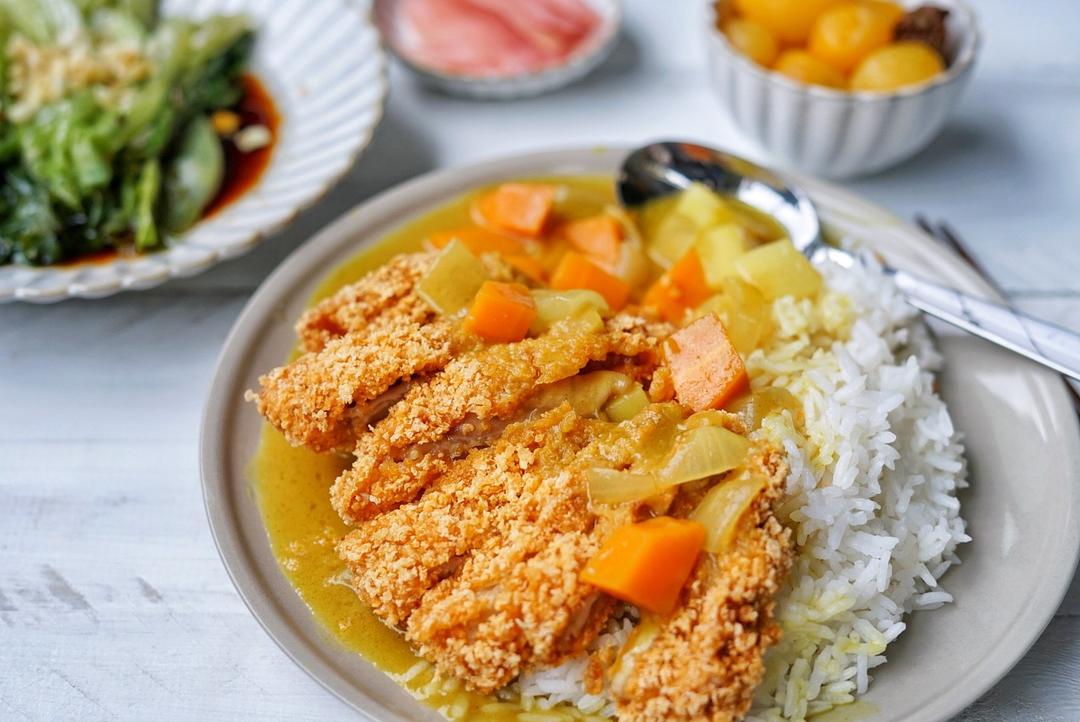 大红狍做的炸鸡排咖喱饭