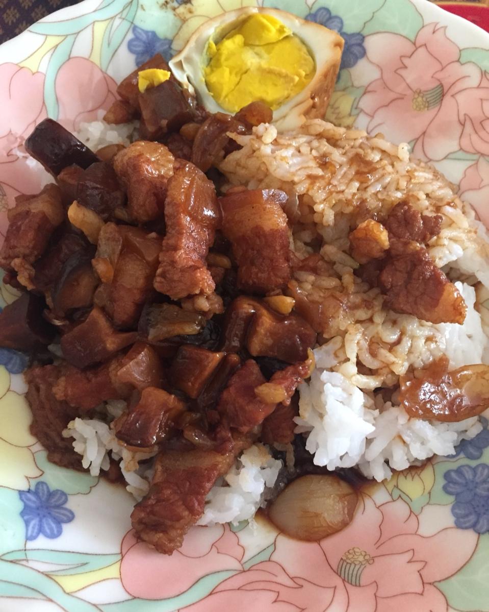 洋葱酥卤肉饭