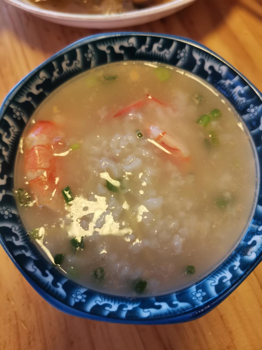完胜大排档的鲜味潮汕砂锅虾粥