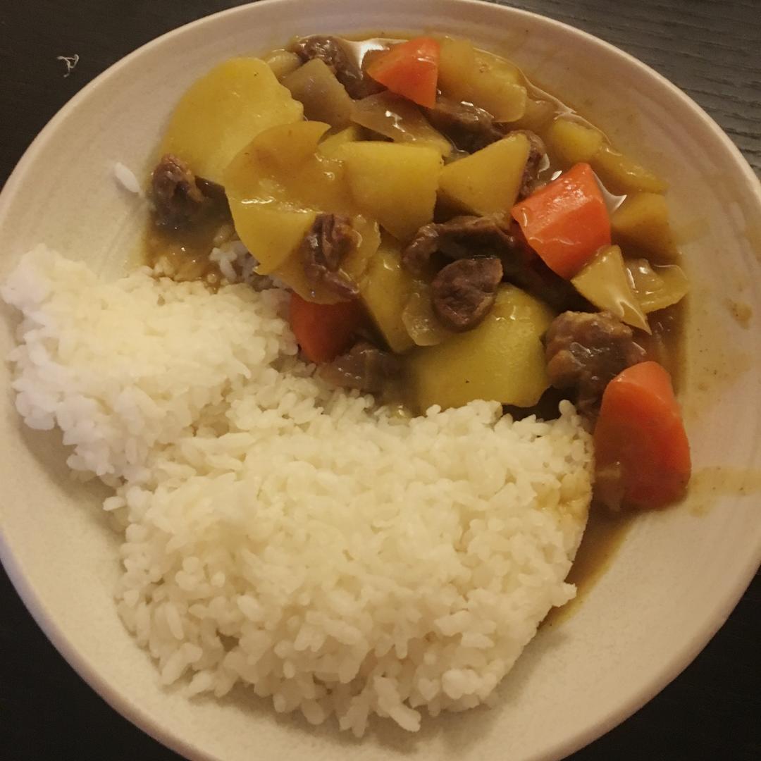 日式咖喱牛肉饭