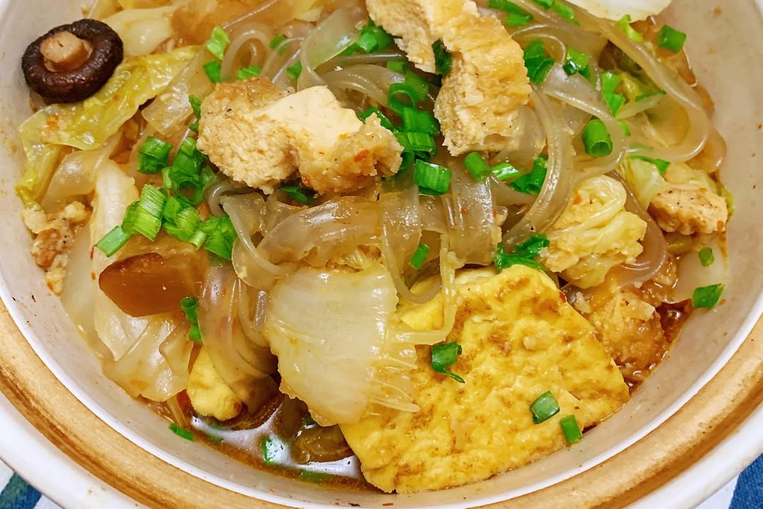 家常白菜炖粉条加豆腐泡