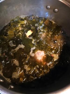 既能当汤又能当下饭神器的猪大骨酸菜苦瓜煲的做法 步骤4