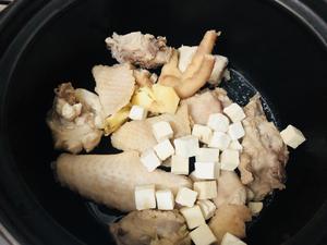 山药茯苓鸡汤的做法 步骤1