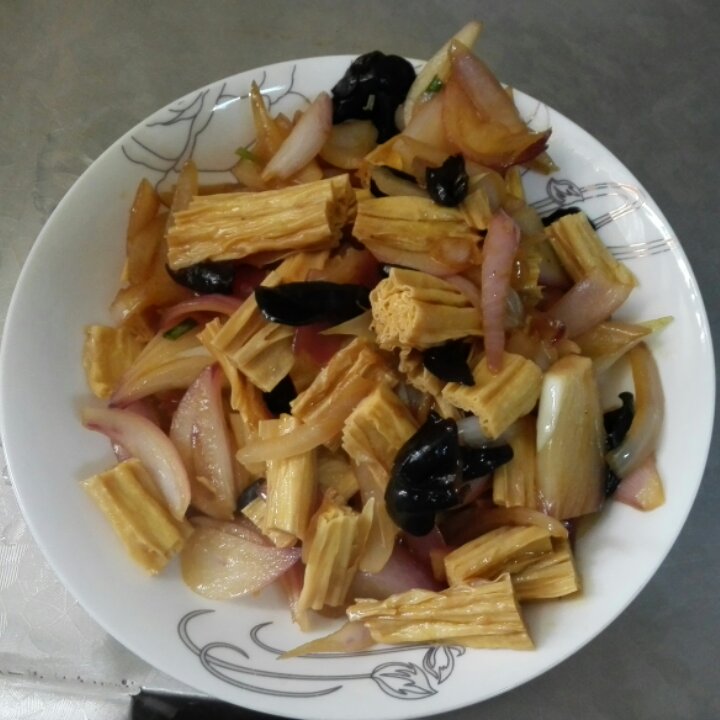 洋葱木耳炒腐竹