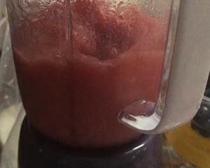 夏天必备的西瓜汁🍉的做法 步骤4