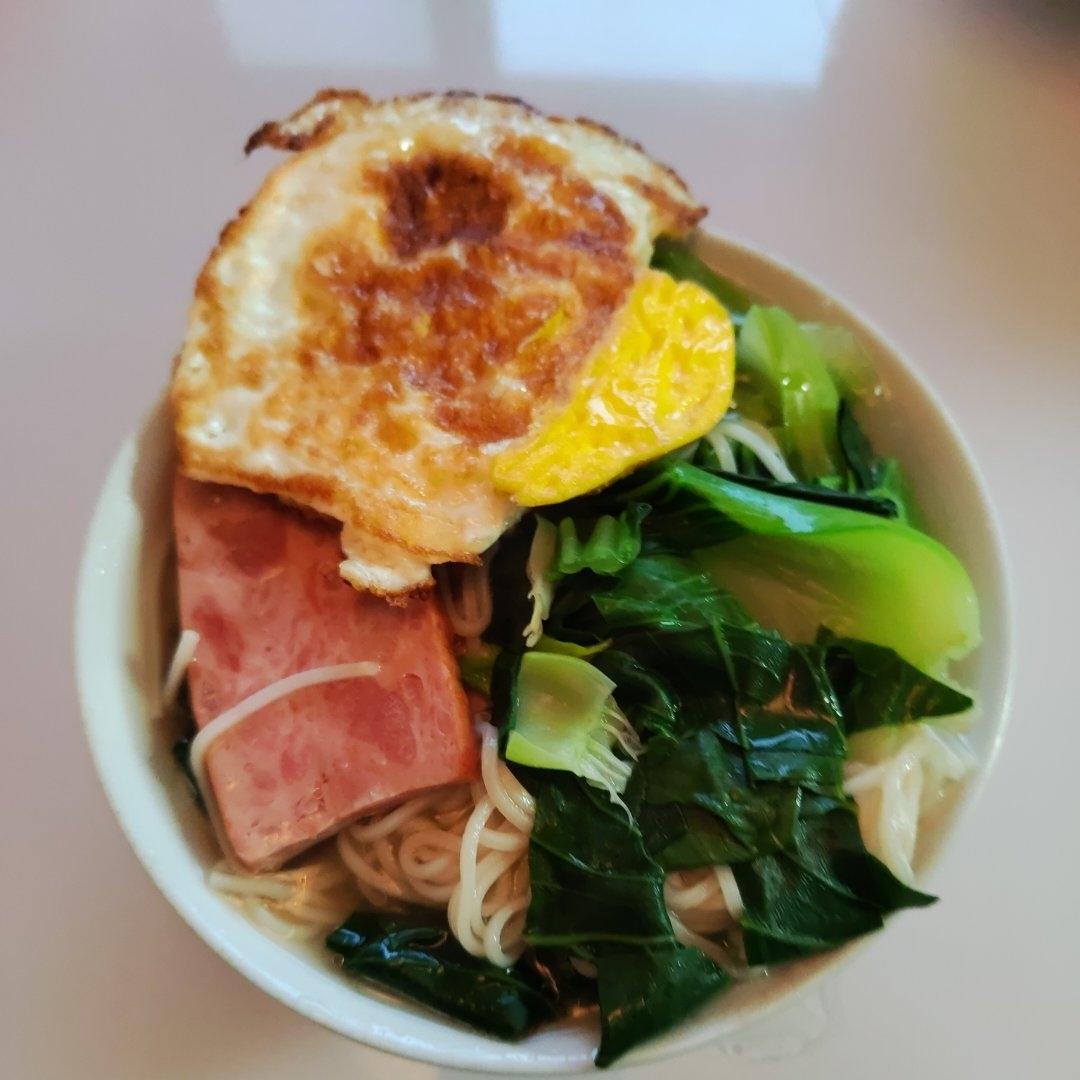 早餐来一碗清汤面，色香味俱全！