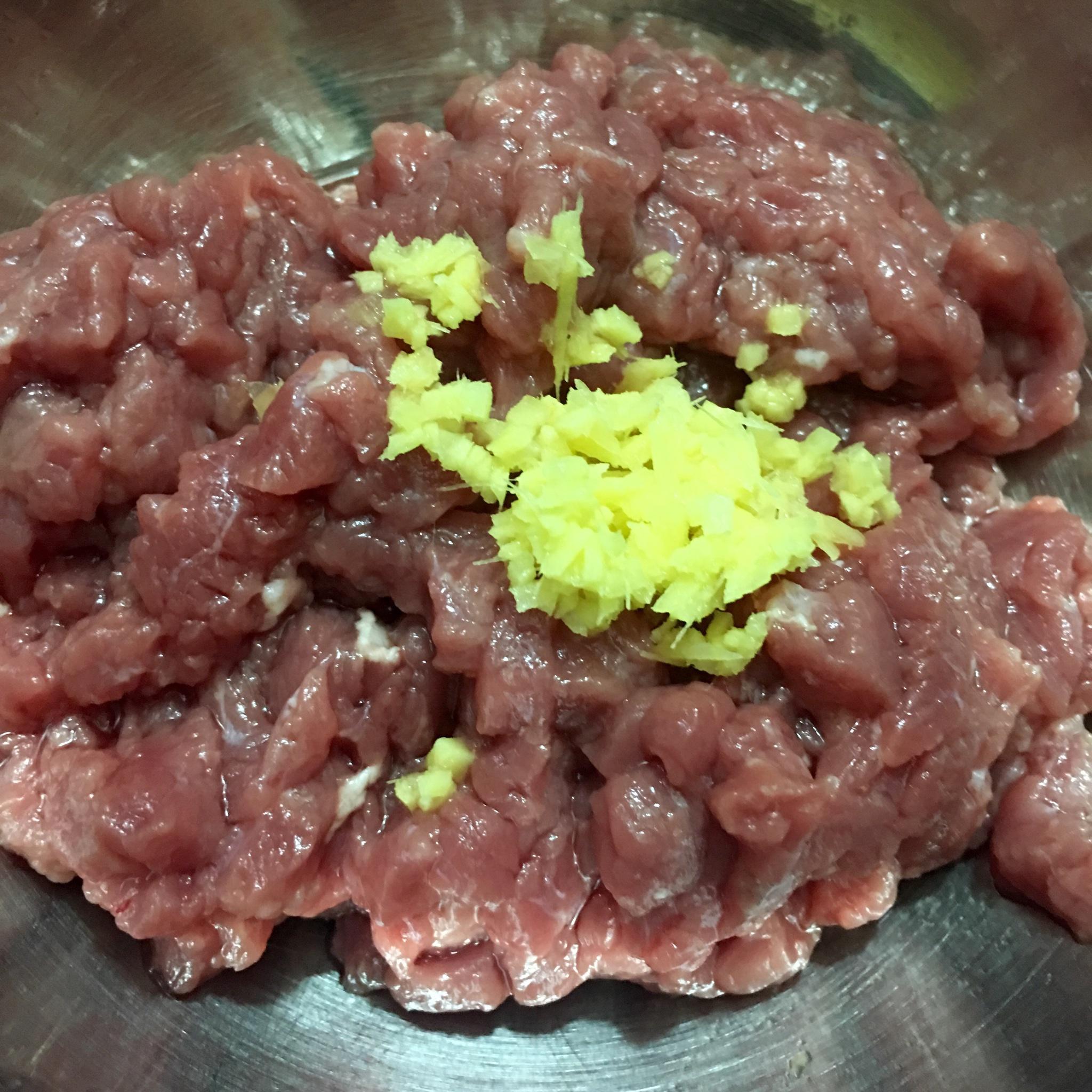 榨菜豆豉牛肉酱的做法 步骤1