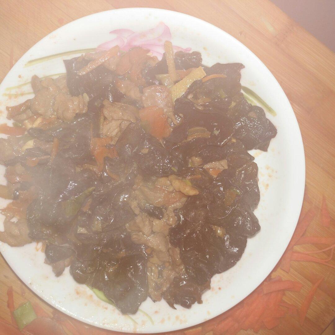 胡萝卜木耳炒肉