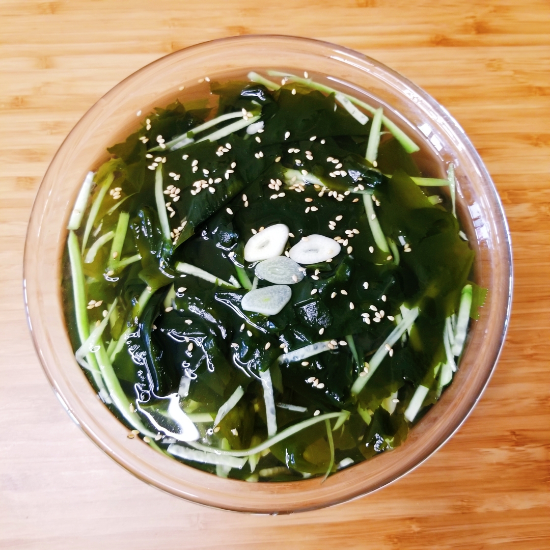 韩国夏天盘餐会出现的汤……海带黄瓜凉汤（裙带菜）